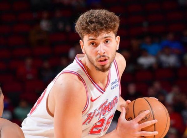 恒盛优配 队记：杜兰特与申京配合默契，二人从未有过如此特别的队友